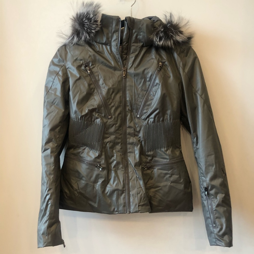 Spyder gunmetal grey ski coat with removable fur edged hood, cooling arm zipper